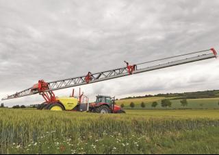 Trailed field sprayers Kverneland iXtrack C40