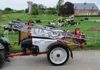 Trailed field sprayers Kuhn Lexis 3000