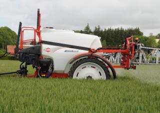 Trailed field sprayers Kuhn Lexis 3000 RHPM
