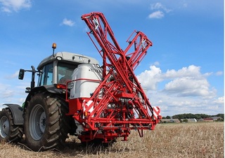 Trailed field sprayers Unia Lux 812  
