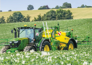 Trailed field sprayers John Deere M952i