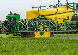 Trailed field sprayers John Deere M962i