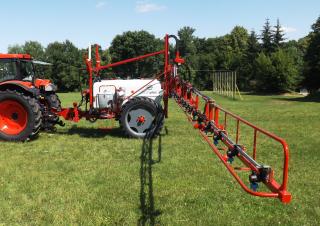 Trailed field sprayers Unia Plus 1618 