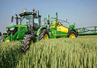 Trailed field sprayers John Deere R975i