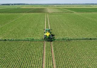 Trailed field sprayers John Deere R975i
