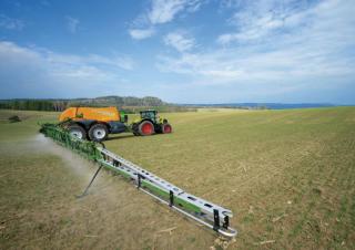 Trailed field sprayers Amazone UX 11200 (21)