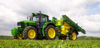 Trailed field sprayers John Deere 824