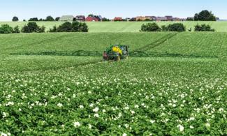 Trailed field sprayers John Deere M952