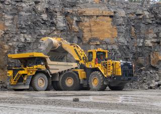 Komatsu WA900-8E0 Wheel Loader Specs & Dimensions (2020 - 2025