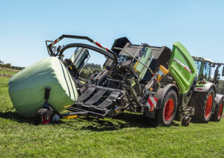 Yuvarlak balya yapıcılar Fendt Rotana 130 F Combi