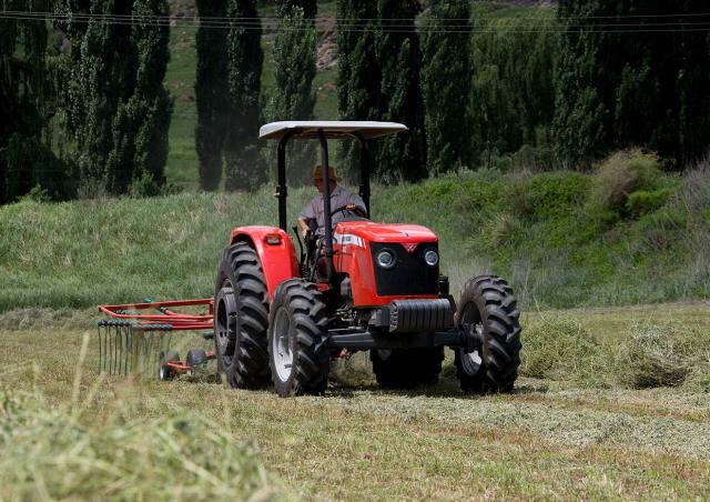 Massey Ferguson MF 445 Xtra 4WD Tractor Specs & Dimensions (2022
