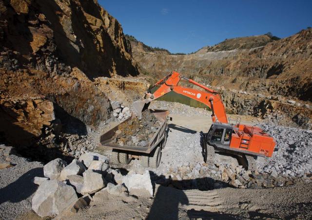 Hitachi ZX 670 LCR-3 excavator specs & dimensions (2006