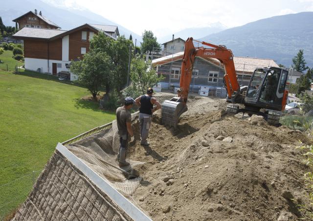 crawler-excavators-zx-85-us- crawler-excavators-zx-85-us-