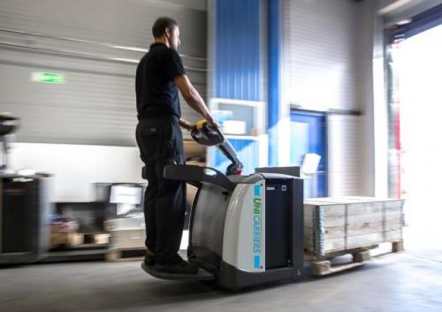 UniCarriers PLP 200 Stand up rider pallet truck specs & dimensions ...