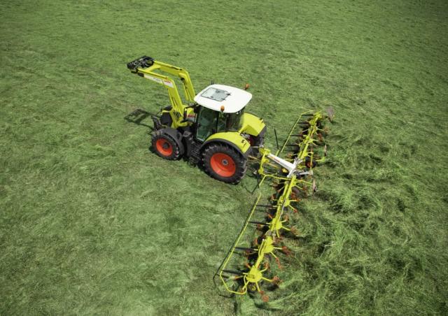 CLAAS VOLTO 1320T 1/32スケール CLAAS VOLTO 1320 T Fabriqué par Universal Hobbies - Echelle 1/32
