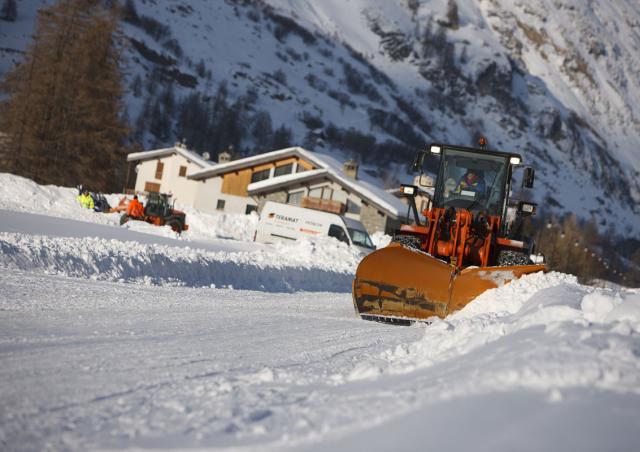 wheel-loaders-zw-180-hitachi(2