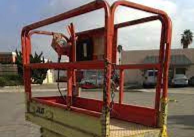 JLG CM 1732 Specs & Dimensions (1995 - 1996) | Wheeled scissor