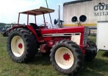 4WD Tractors International Harvester 1046