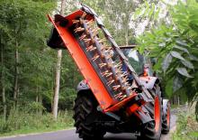 Arka parçaya monte biçme makinesi diski ile klima cihazı Kubota DMC6028R