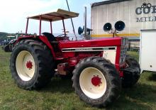 Arka tekerlekli traktörler International Harvester 1046