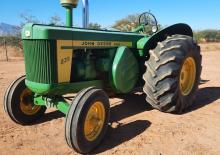 Arka tekerlekli traktörler John Deere 820