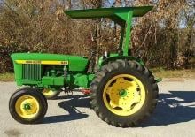 Belediye traktörleri John Deere 820