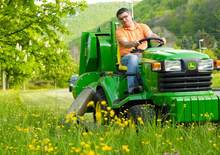 Belediye traktörleri John Deere X 740