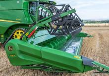 Combine harvesters cutterbars John Deere 735X 