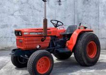 Compact Utility Tractors Kubota B8200