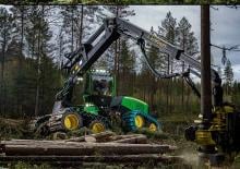 Harvesters John Deere 1070 G