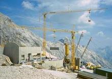 Kule vinçleri - tramvay bomu - alttan dönüş Liebherr 71 K-2,9m