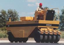 Lastik tekerlekli makaralar Caterpillar PS110