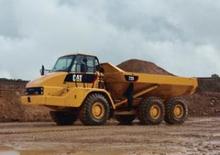 Mafsallı damperli kamyonlar Caterpillar 725