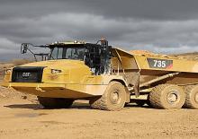 Mafsallı damperli kamyonlar Caterpillar 735