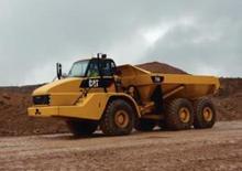 Mafsallı damperli kamyonlar Caterpillar 735