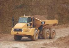 Mafsallı damperli kamyonlar Caterpillar 740B