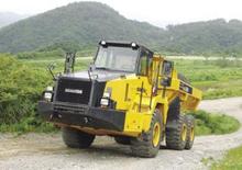 Mafsallı damperli kamyonlar Komatsu HM300-2