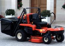 Municipal Tractors Front Hitch Kubota GZD 15 LD