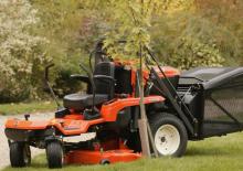 Municipal Tractors Front Hitch Kubota GZD  21 HD