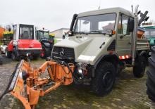 Municipal Tractors Front Hitch Unimog U 90