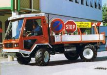 Municipal Tractors Front Hitch Lindner Unitrac 75 L