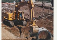 Paletli ekskavatörler Caterpillar 245