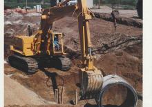 Paletli ekskavatörler Caterpillar 245