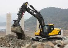 Paletli ekskavatörler Volvo EC240CLR