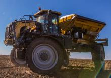 Paletli traktörler Challenger MT740