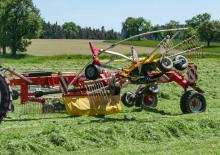 Rotary rakes Pöttinger Top 702 C