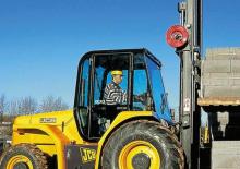 Rough terrain forkliftler JCB 930