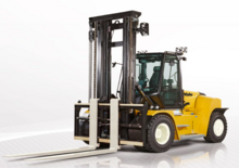 Rough terrain forkliftler Yale GDP300EF