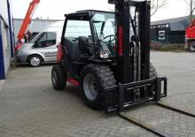 Rough terrain forkliftler Manitou MC 25-4