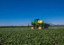 Self-propelled field sprayers John Deere M4025